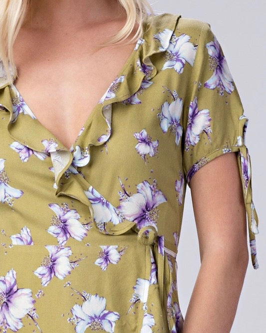 Honey Punch - Short Sleeve Floral Ruffle Surplus Dress in Kiwi