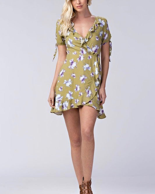 Honey Punch - Short Sleeve Floral Ruffle Surplus Dress in Kiwi