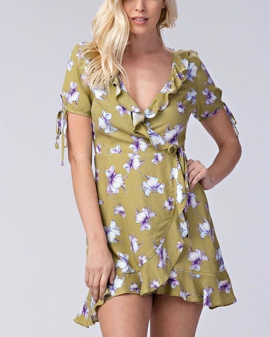 Honey Punch - Short Sleeve Floral Ruffle Surplus Dress in Kiwi