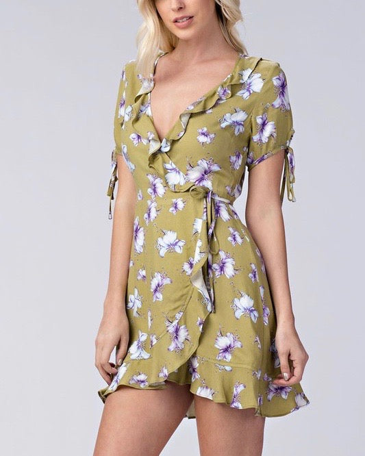 Honey Punch - Short Sleeve Floral Ruffle Surplus Dress in Kiwi