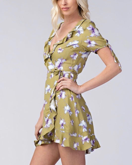 Honey Punch - Short Sleeve Floral Ruffle Surplus Dress in Kiwi
