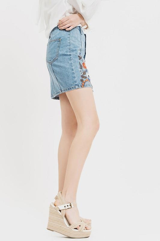 Final Sale - Blu Pepper - Button Up Embroidered Denim Skirt