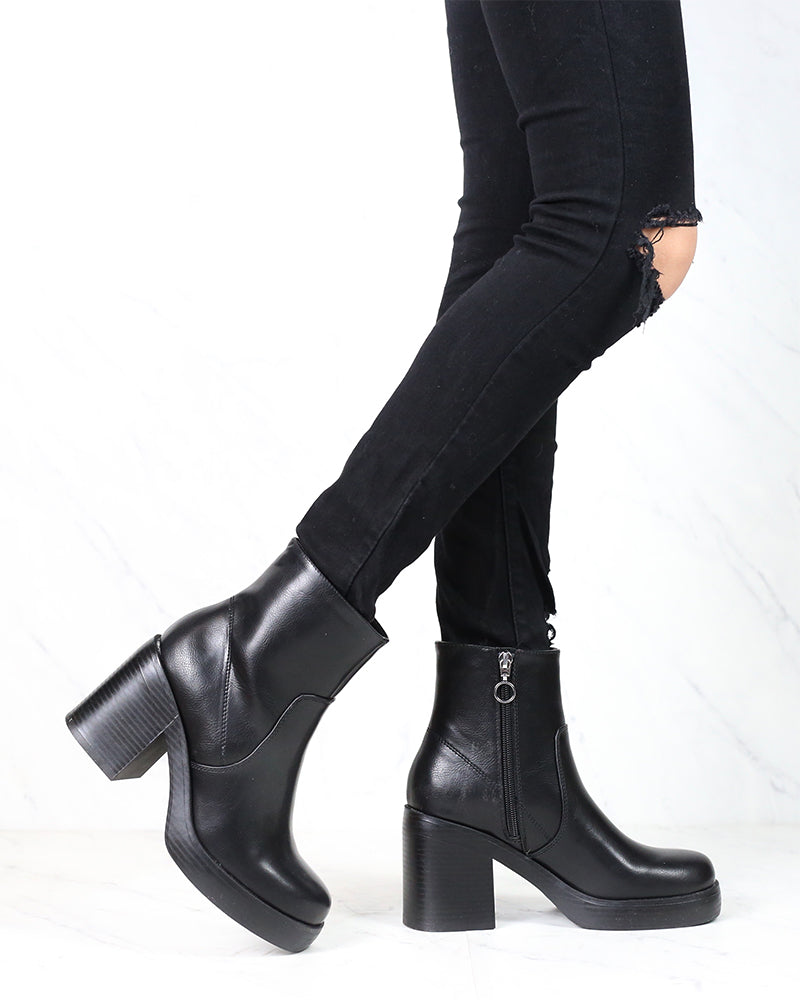 Dirty Laundry - Groovy Smooth Chunky Heel Ankle Boots in Black