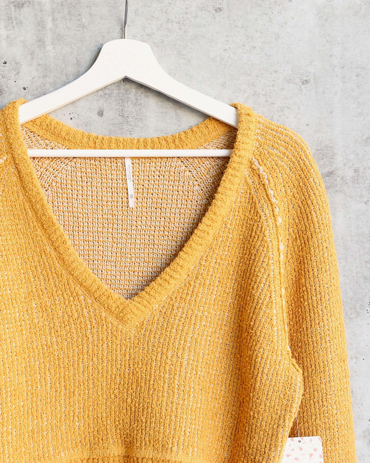Free People - High Low V Textured Slouchy Sweater - De Soleil