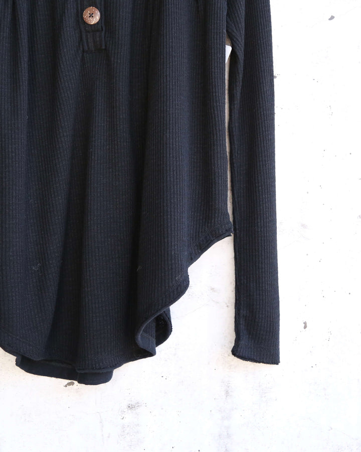 Free People - Must Have Waffle-Knit Henley Tee - Black