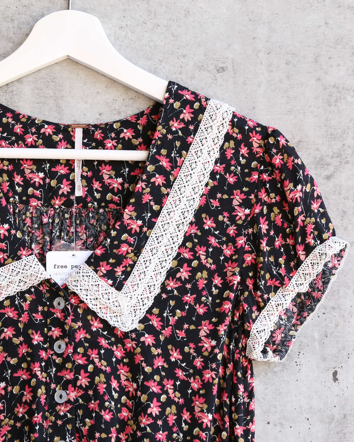 Free People - The Ana Printed Floral Blouse - Black