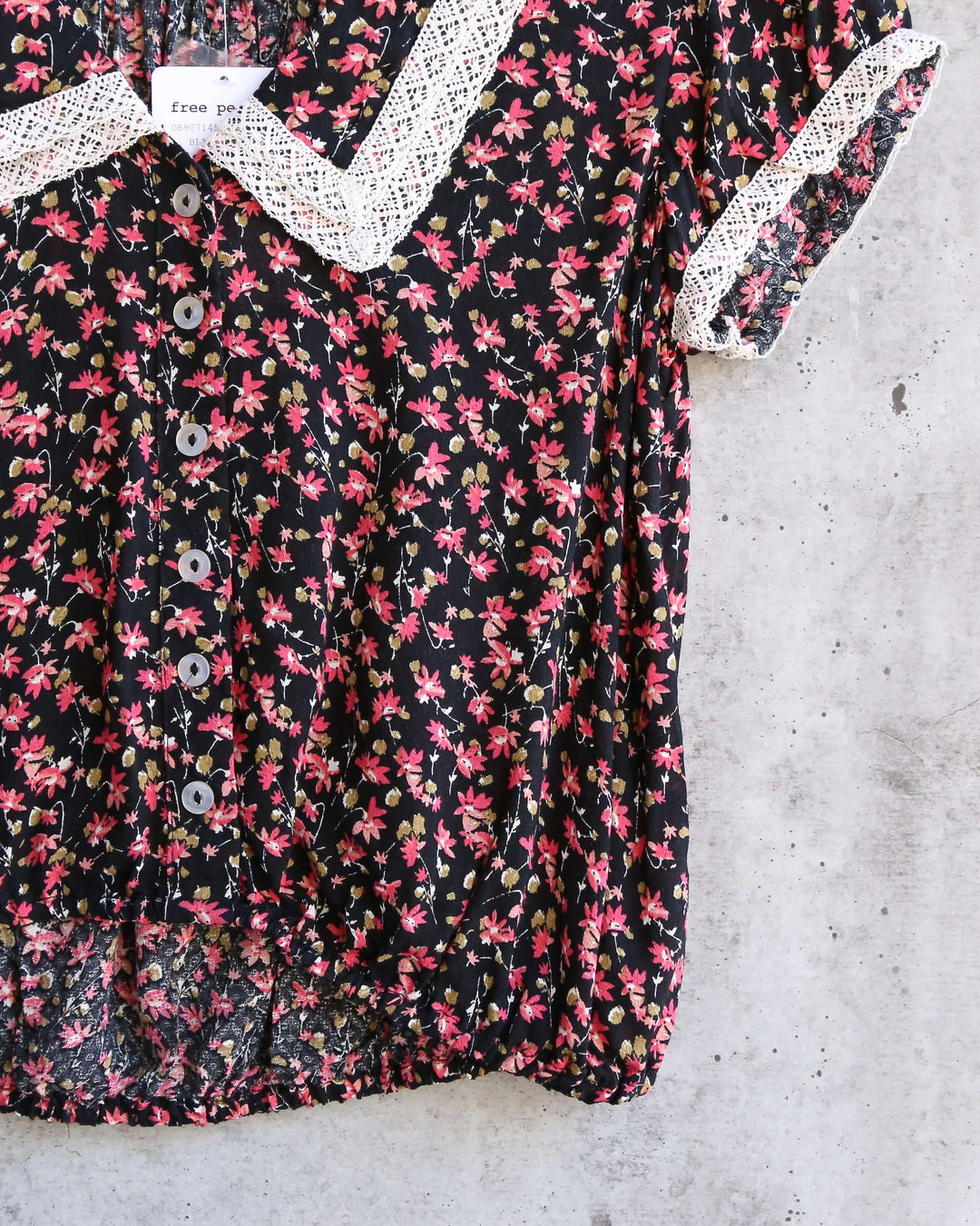 Free People - The Ana Printed Floral Blouse - Black