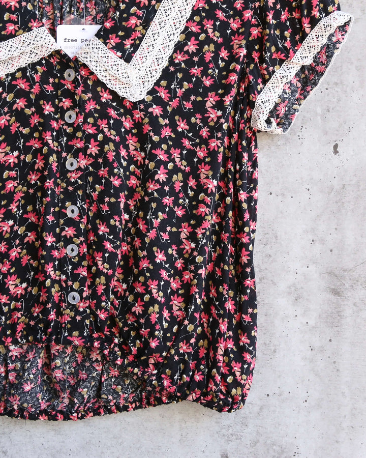 Free People - The Ana Printed Floral Blouse - Black