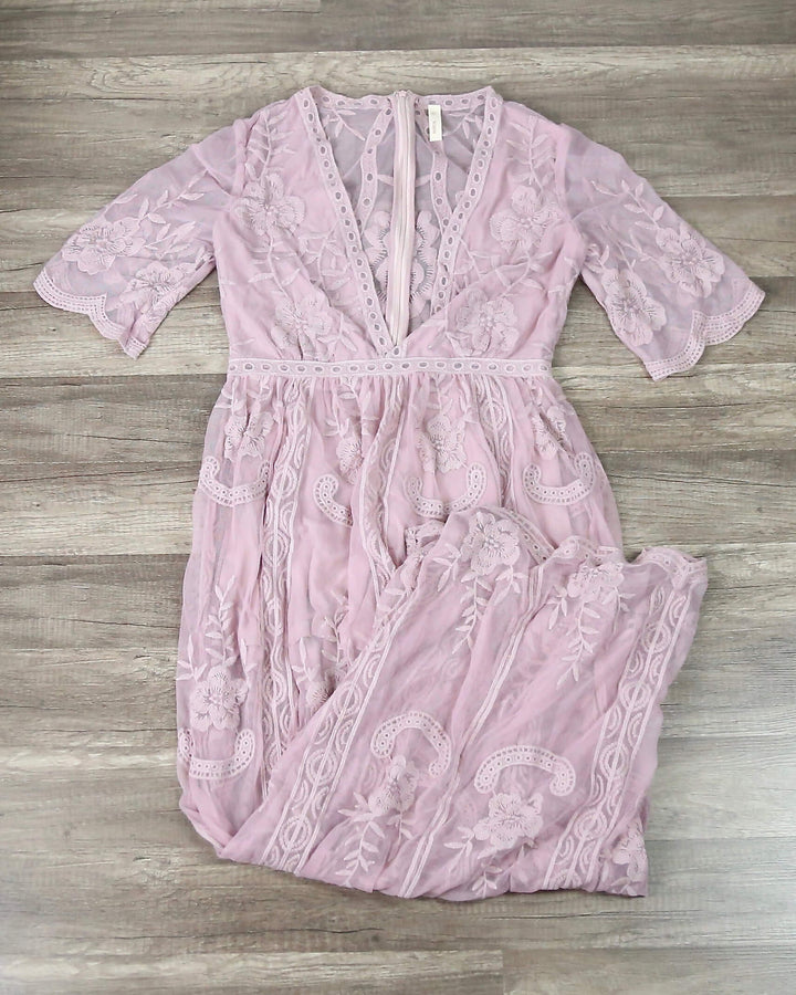honey punch - embroidered - lace - maxi dress - v neck - short sleeve - light mauve