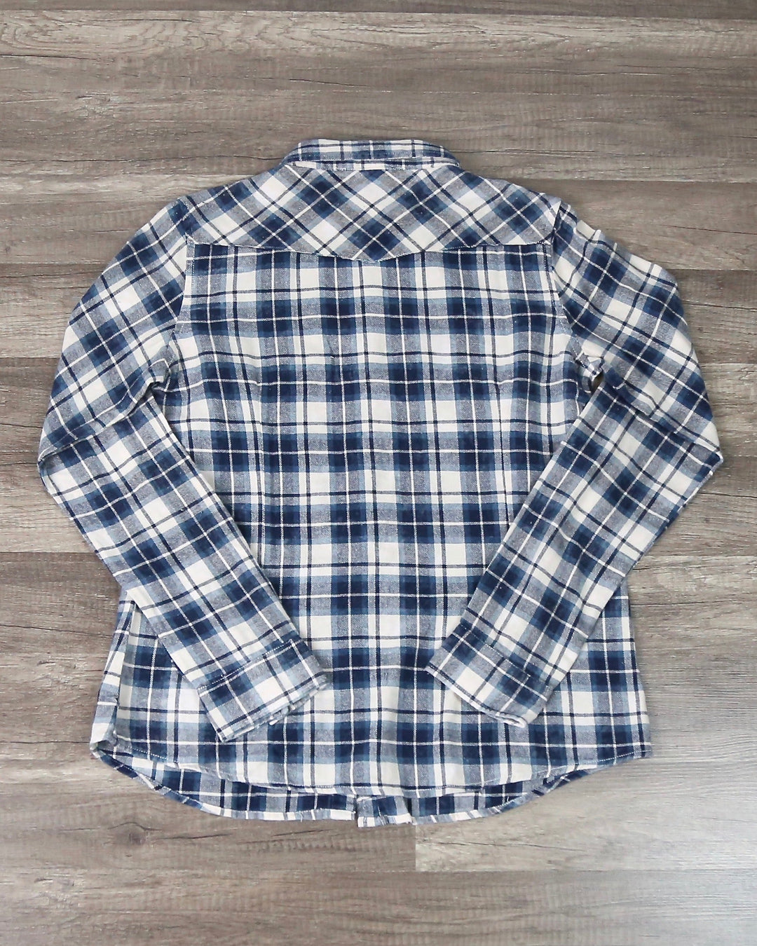 Vintage Affair Soft Button Up Plaid Flannel Long Sleeve Shirt in Navy Blue