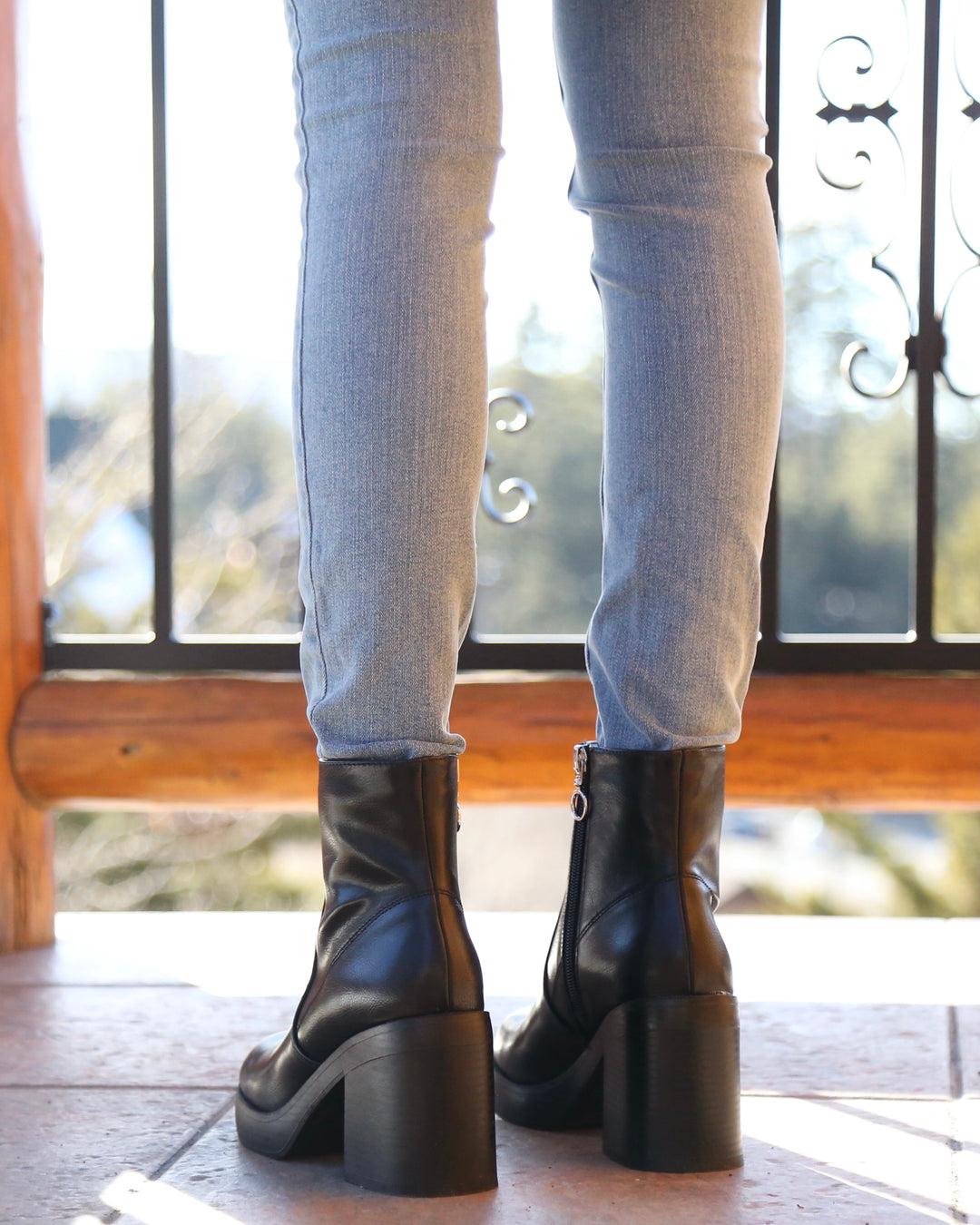 Dirty Laundry - Groovy Smooth Chunky Heel Ankle Boots in Black