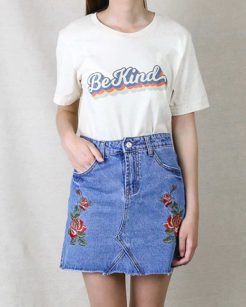 graphic tee - tshirt - be kind - vintage - cream