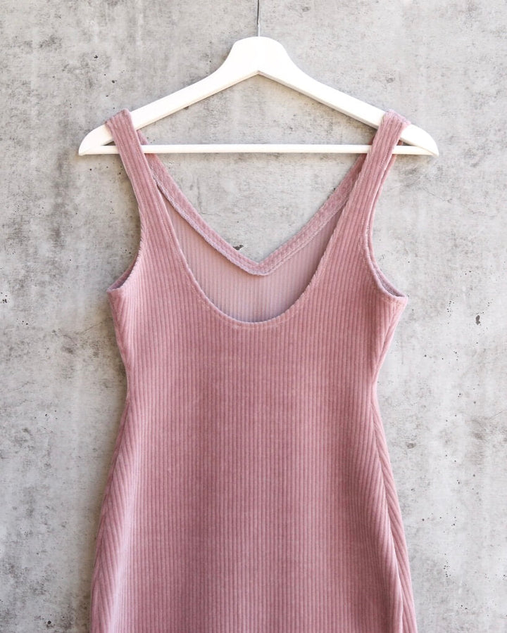 Motel - Kardie Velvet Bodycon Midi Dress in Taupe