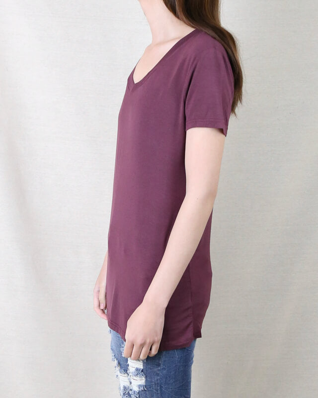 POL BASIC - Vintage Acid Wash V Neck T-Shirt in Burgundy