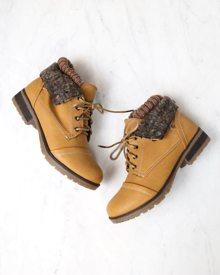 cozy womens sweater boots REFRESH WYNNE-01 TAN