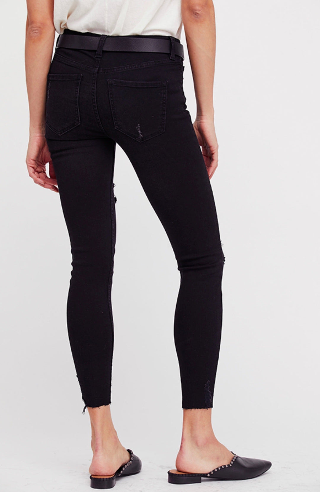 Free People - Shark Bite Raw-Hem Ripped Crop Skinny Jeans in Black