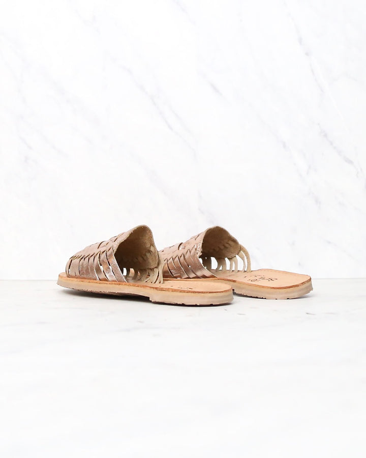 sbicca - baines huarache women's flat sandal - rose gold