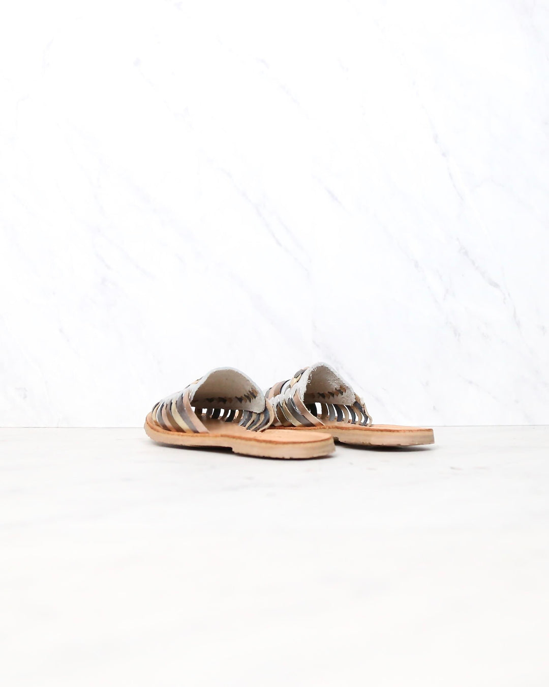 sbicca - baines huarache women's flat sandal - silver/multi