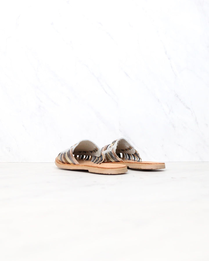 sbicca - baines huarache women's flat sandal - silver/multi