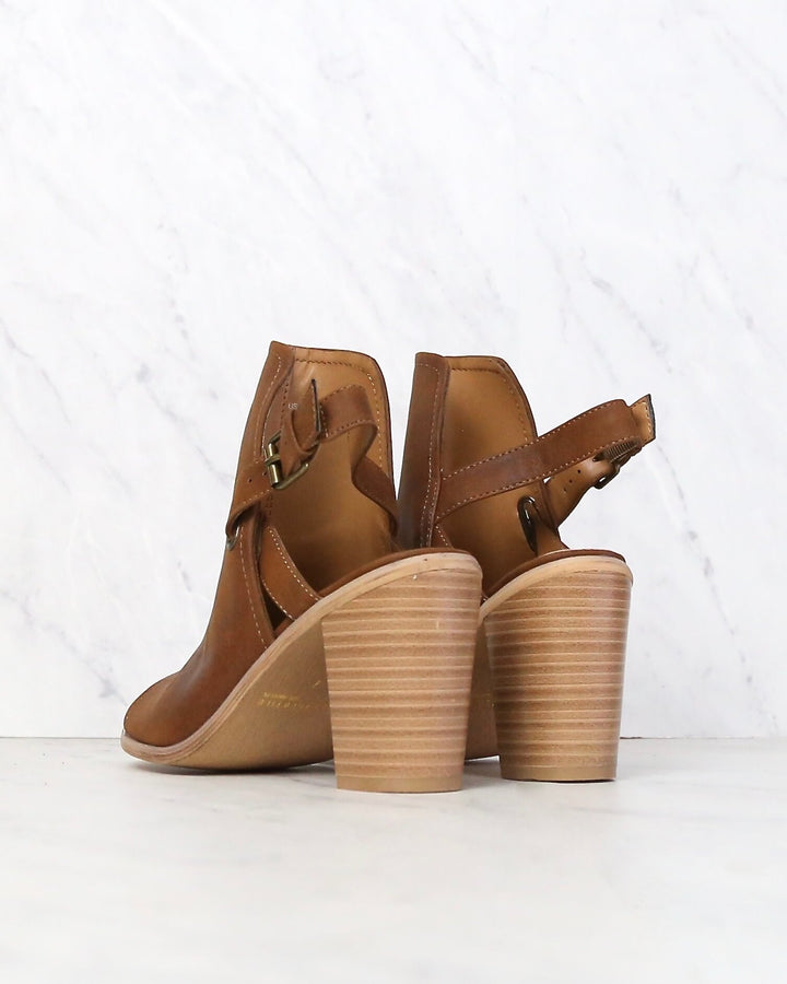 Very Volatile - Bolten Sandals in Tan