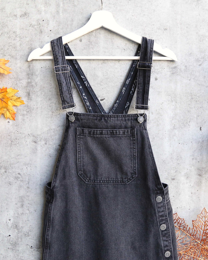 Free People - Louise Denim Skirtall in Rocky Mountain Black