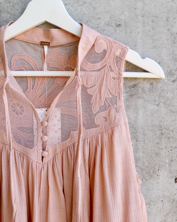 Free People - Western Romance Mesh Applique Top in Rose/Mauve