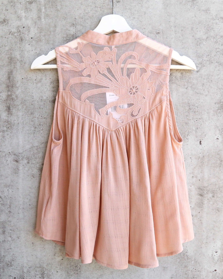 Free People - Western Romance Mesh Applique Top in Rose/Mauve