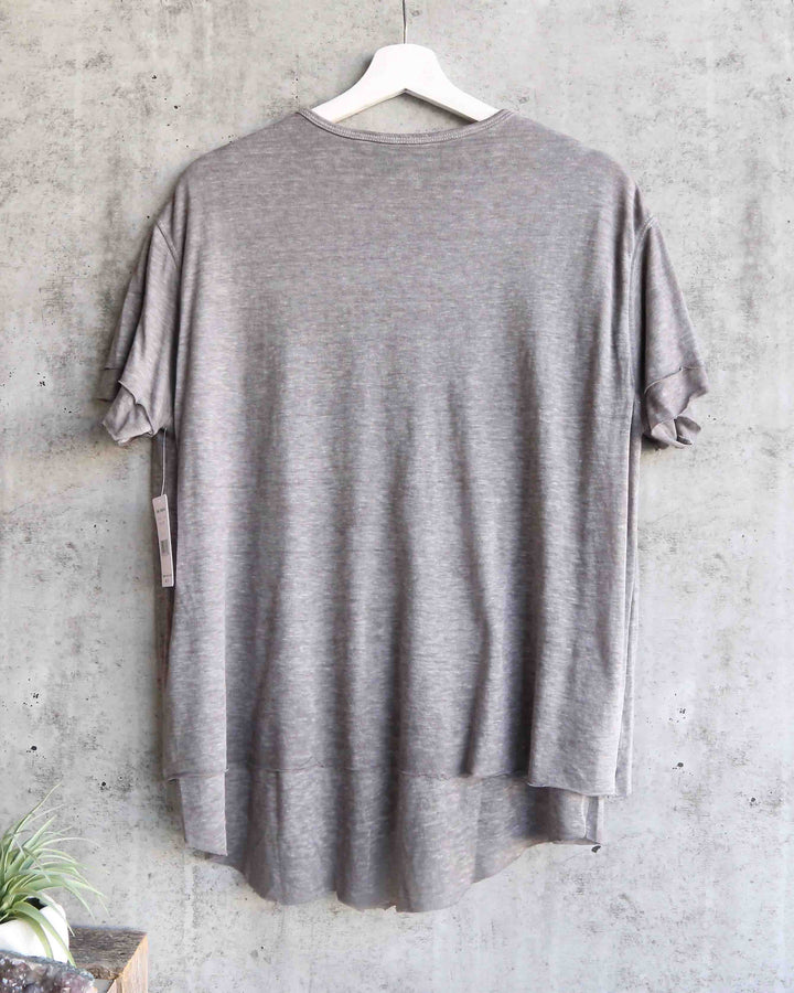 Free People - We The Free - Cloud 9 Frayed Hem Knit Tee in French Grey