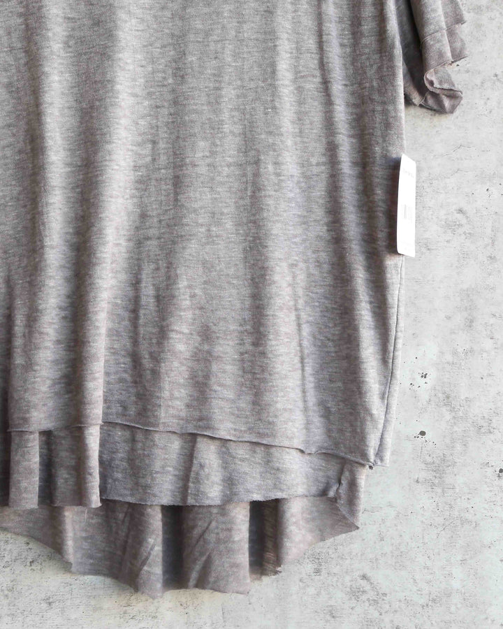 Free People - We The Free - Cloud 9 Frayed Hem Knit Tee in French Grey