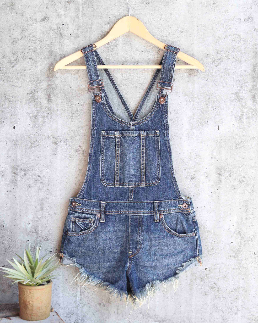 Free People - Summer Babe High Low Distressed Denim Short Overalls in Medium Wash Blue