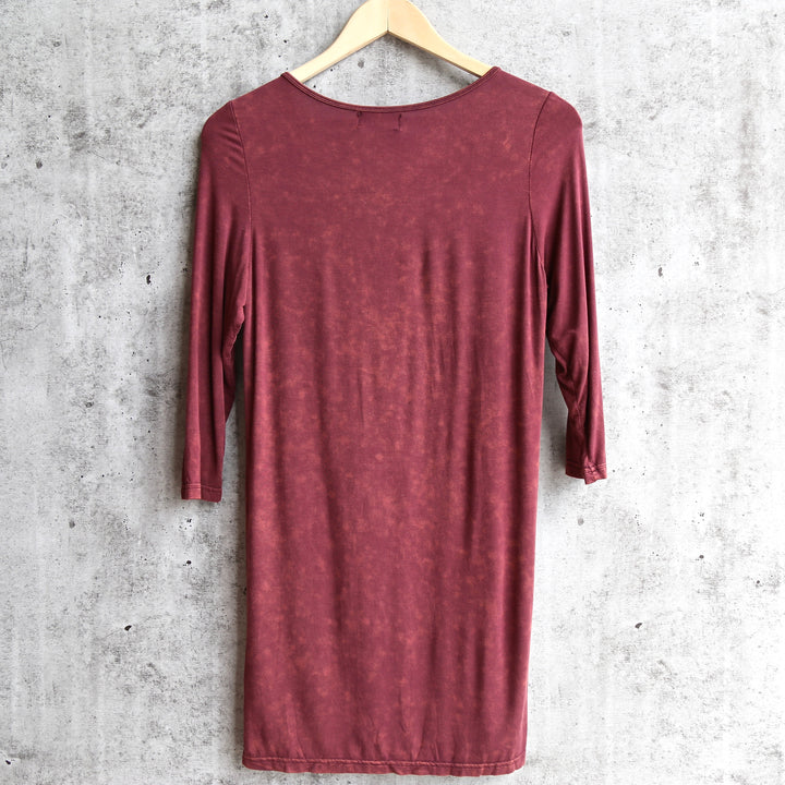 Final sale - POL Vintage Acid Wash Quarter Sleeve Top - Burgundy