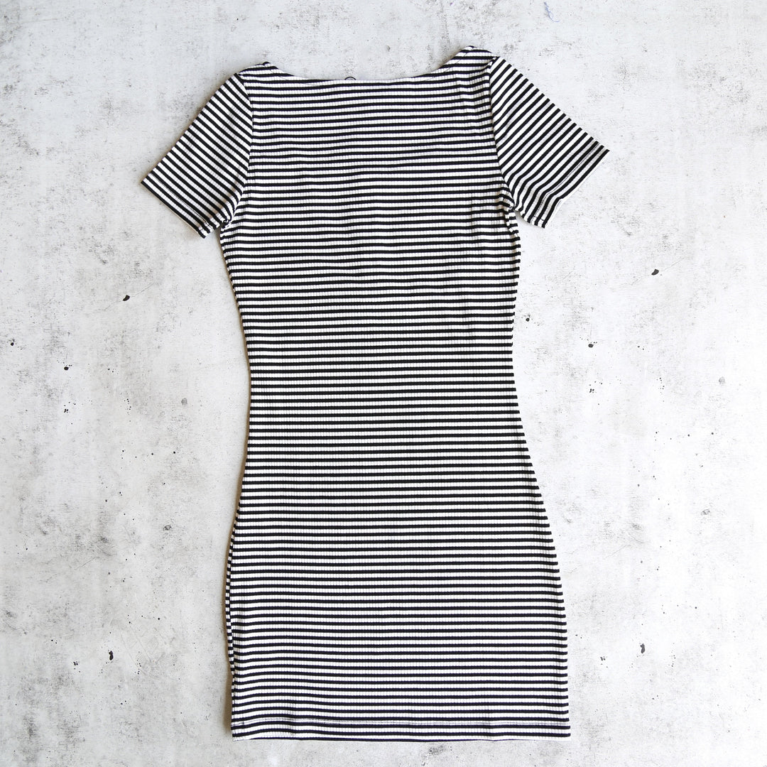 Motel - Memory Ribbed Bodycon Stripe Dress in Black and White