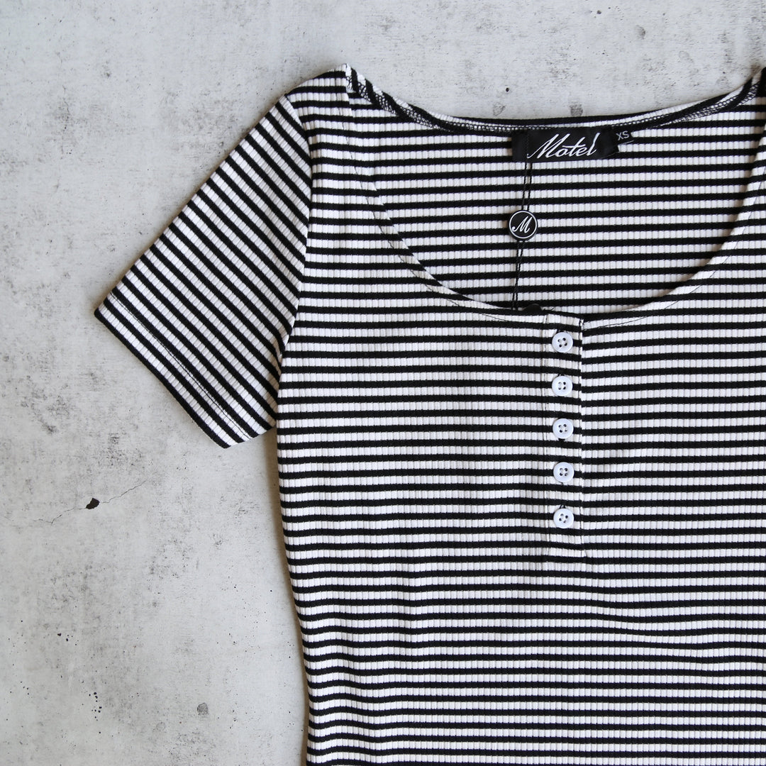 Motel - Memory Ribbed Bodycon Stripe Dress in Black and White