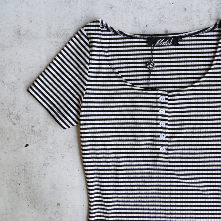 Motel - Memory Ribbed Bodycon Stripe Dress in Black and White