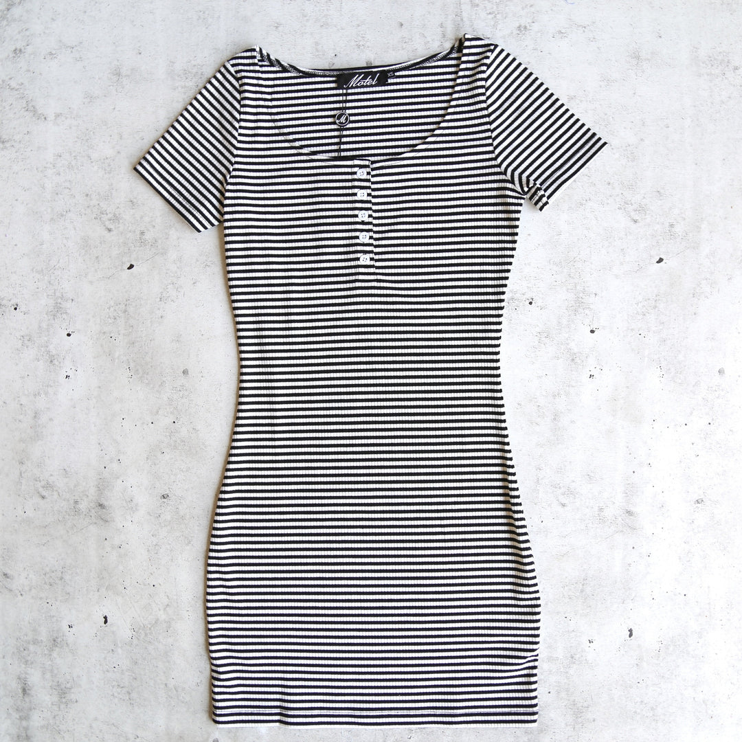 Motel - Memory Ribbed Bodycon Stripe Dress in Black and White