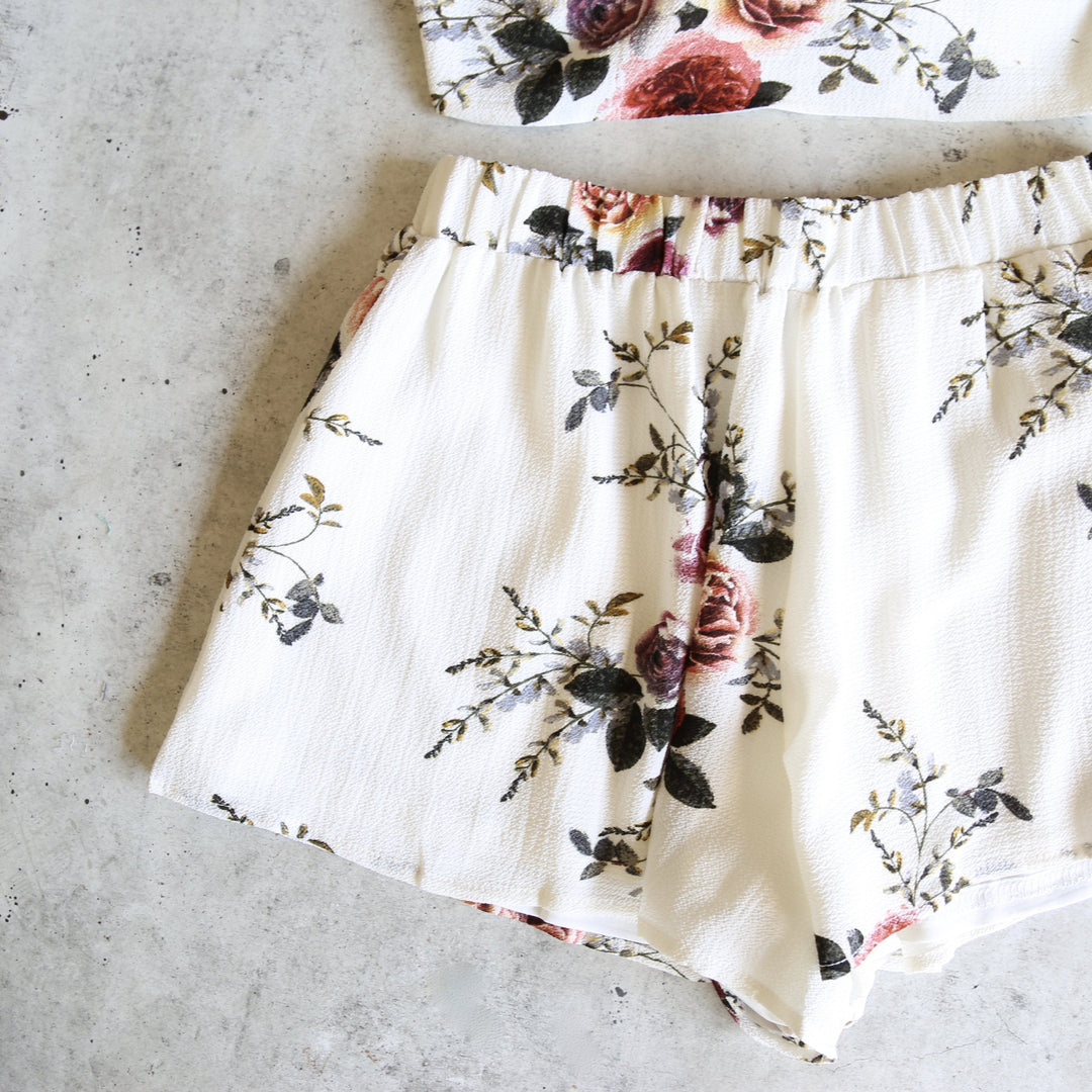Reverse - Love Beast Set in White Floral