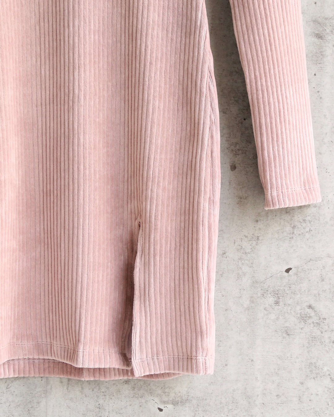 Motel - Tor Velvet Bodycon Mini Dress with Slit in Taupe