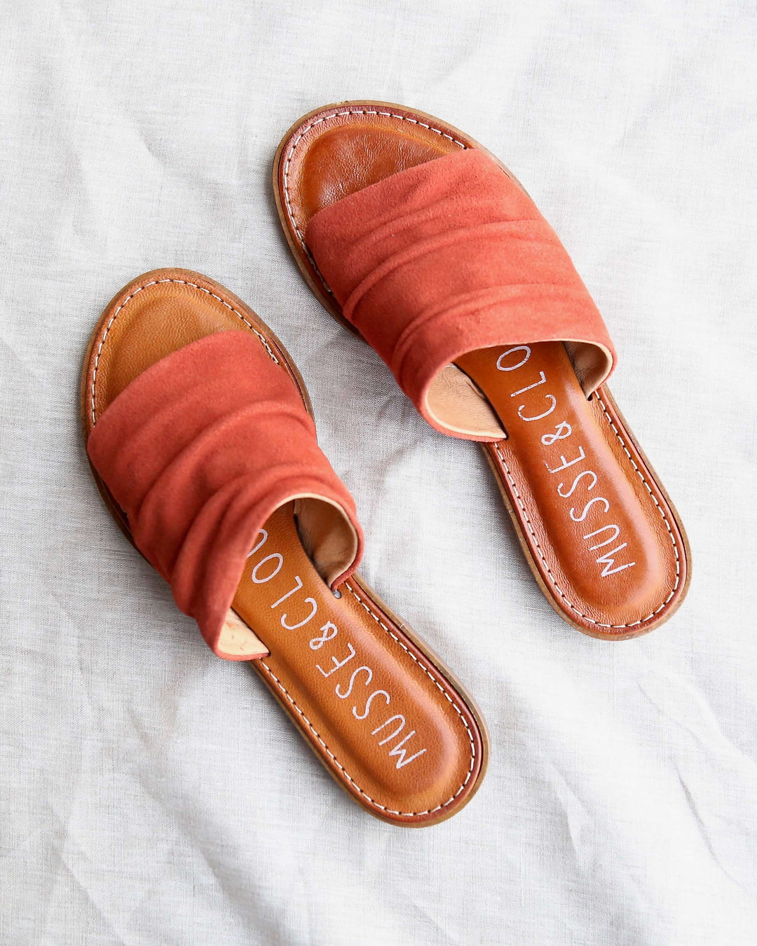 Musse & Cloud - Kennice Mule Flat Sandal in Suede Tej