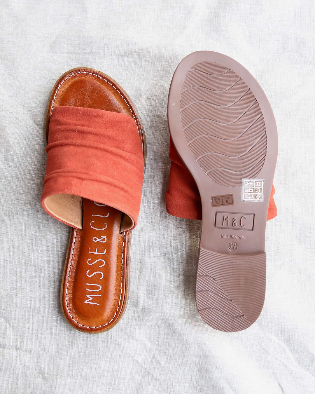 Musse & Cloud - Kennice Mule Flat Sandal in Suede Tej