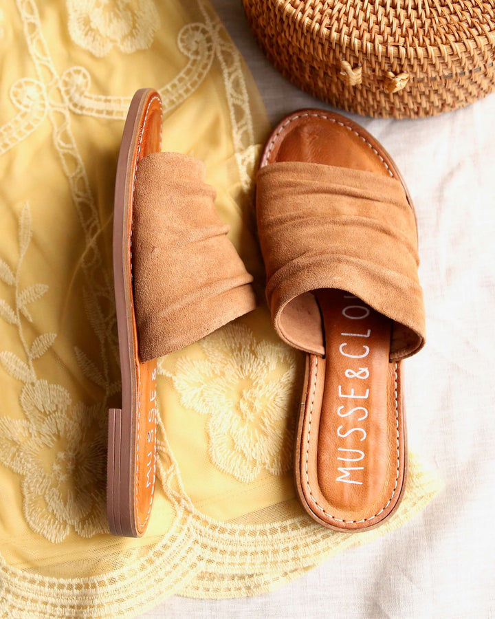 Musse & Cloud - Kennice Mule Flat Sandals in Suede Tan