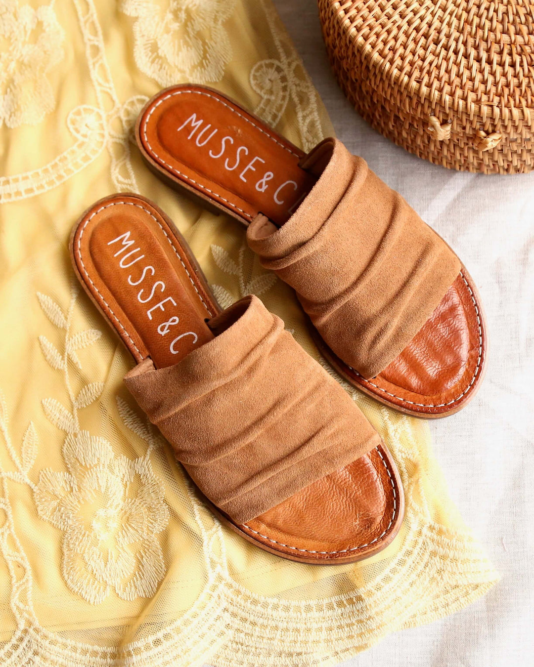 Musse & Cloud - Kennice Mule Flat Sandals in Suede Tan