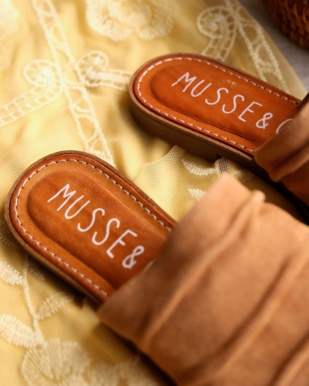 Musse & Cloud - Kennice Mule Flat Sandals in Suede Tan