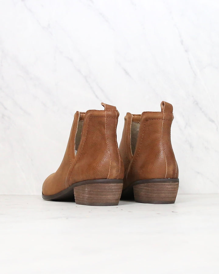 Sbicca - Silvercity Side Slit Leather Chelsea Boots in Tan