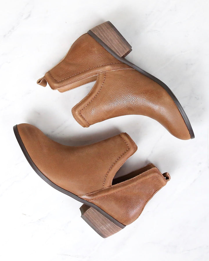 Sbicca - Silvercity Side Slit Leather Chelsea Boots in Tan