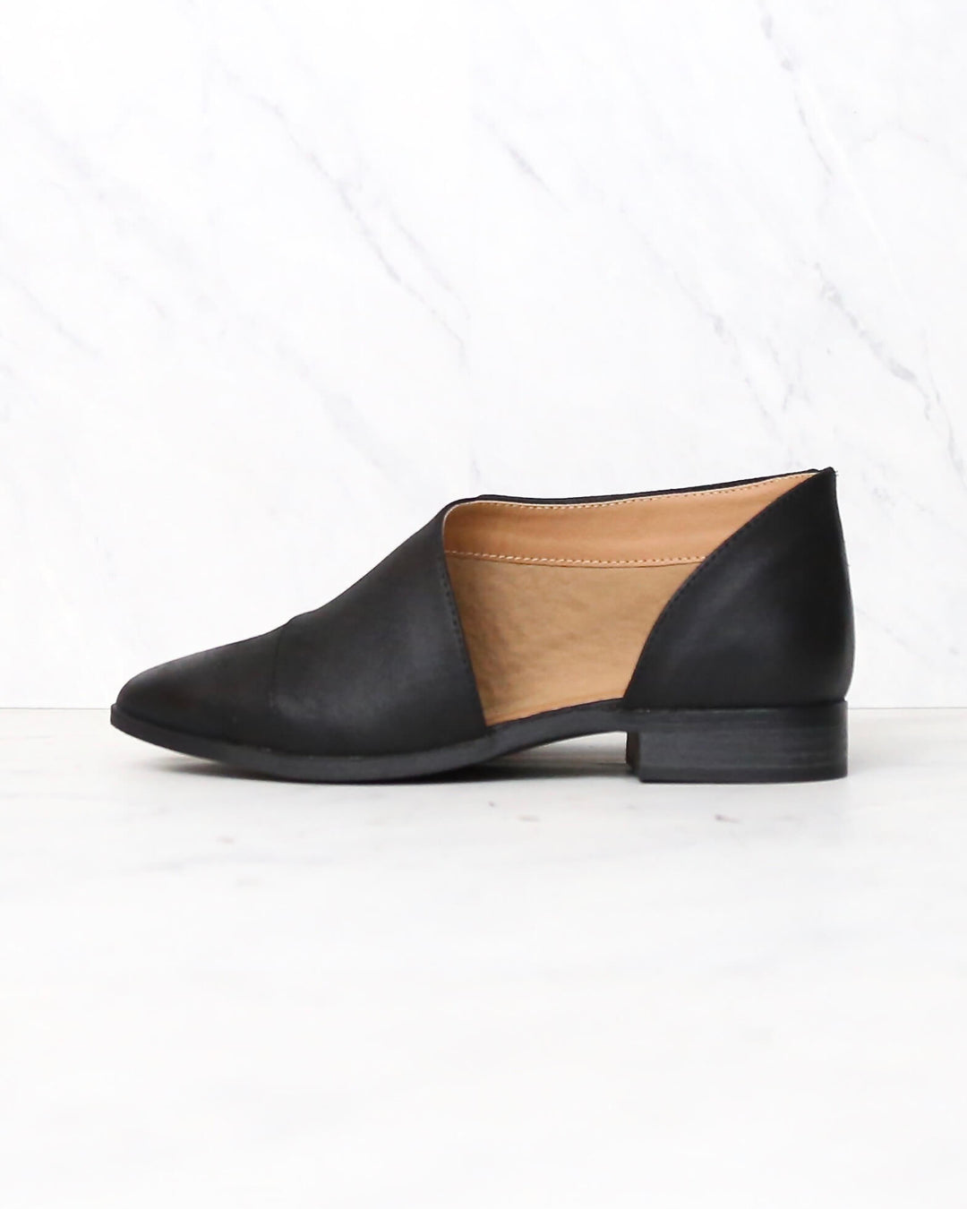 Gigi Vegan Pointed Toe Flats in Black