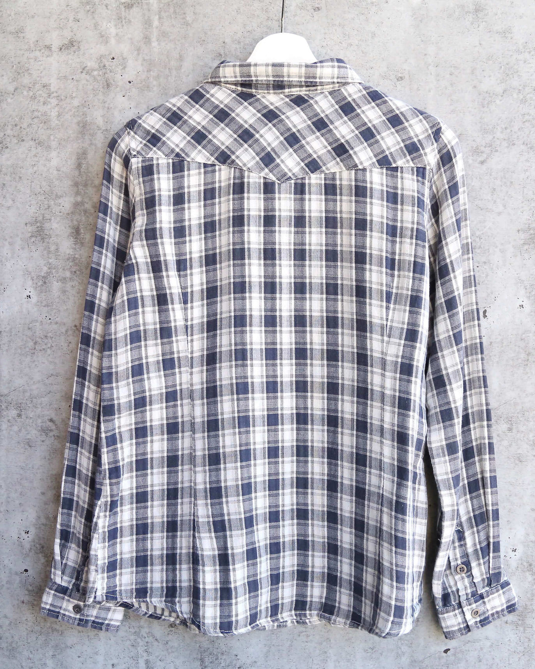 Vintage Affair Soft Button Up Plaid Flannel Long Sleeve Shirt in Navy/White